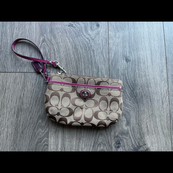 Handbags - Coach wristlet